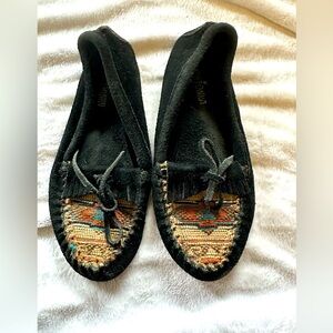 Minnetonka moccasins size 7.5